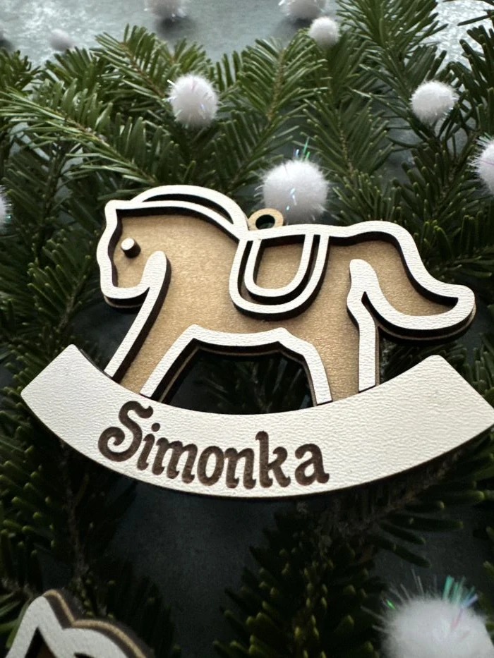 Vianočné ozdoby na stromček - koník s menom
