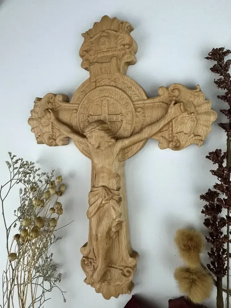 Drevený kríž na stenu Ježiš 