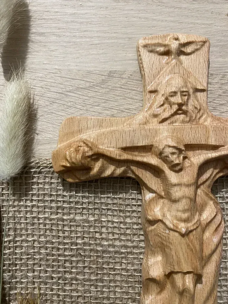 Drevený Kríž Najsvätejšia trojica so svätou rodinou